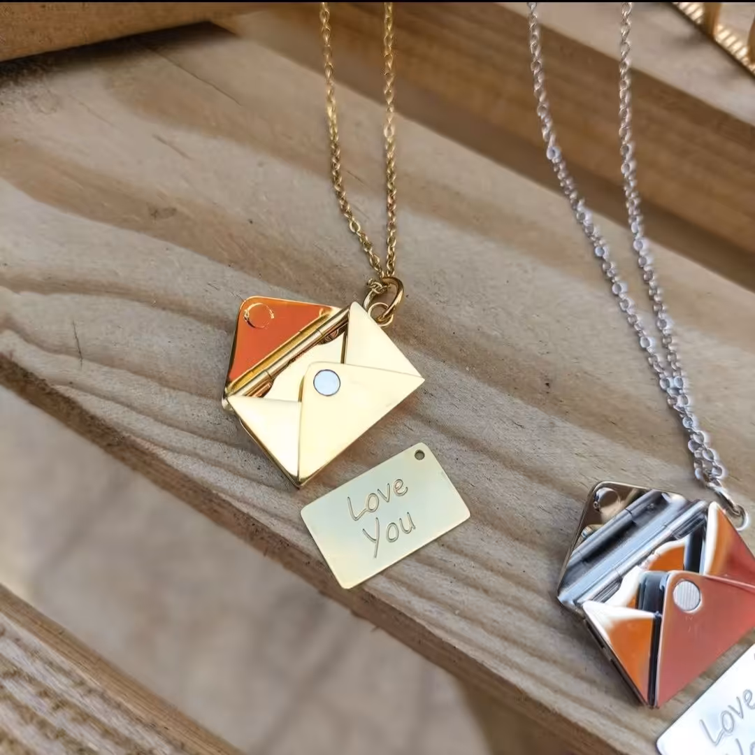 گردنبند خاص مگنتی مدل پاکت نامه فلزی