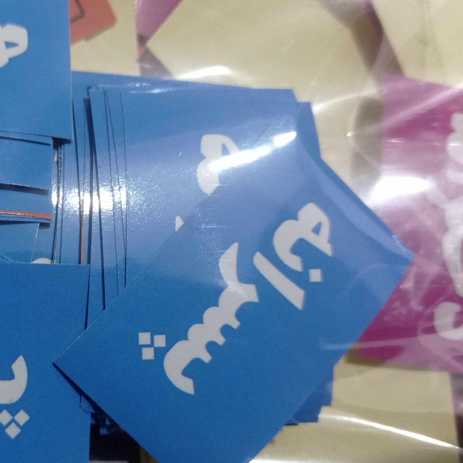 برچسب لیبل پسرانه رنگ آبی مناسب بسته بندی پوشاک و اسباب بازی ،شانسی و بسته 100 عددی
