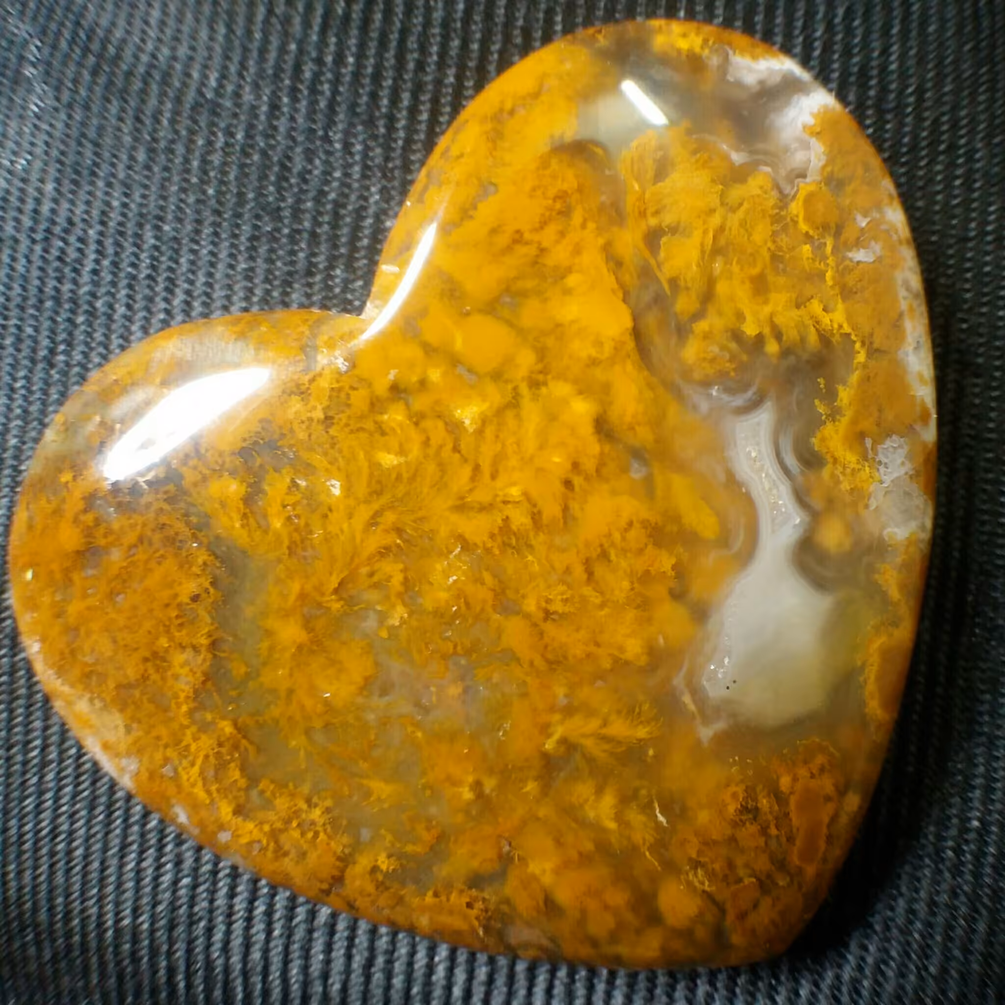 نگین شجر پاییزه دوطرف پولیش بسیار خوش رنگ تراش قلب