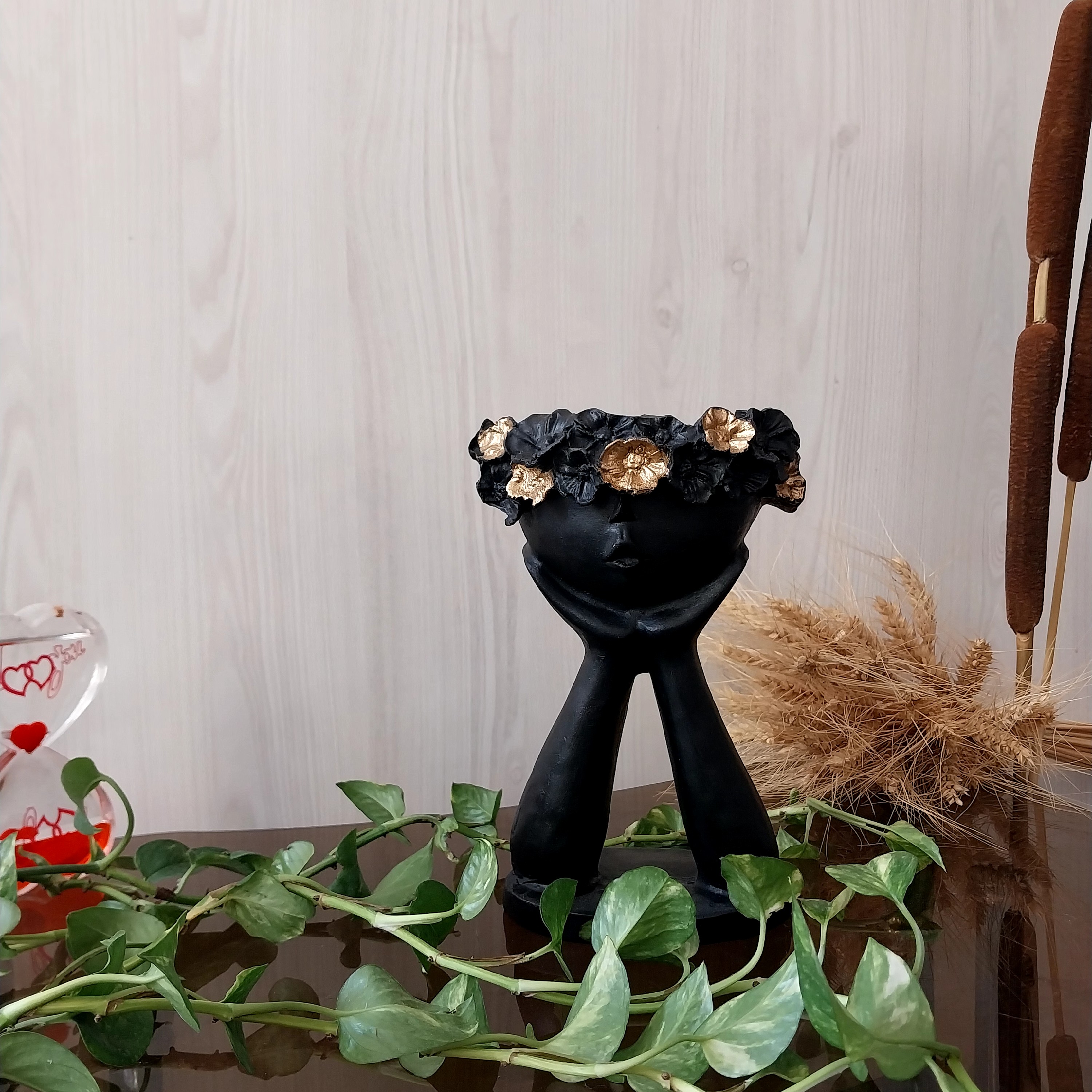 مجسمه دکوری شکلات خوری  پلی استر  سیاه و طلایی