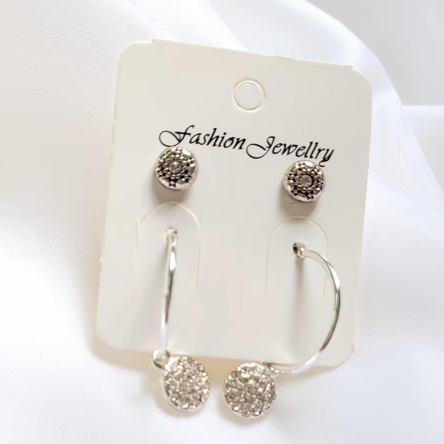 گوشواره حلقه ای نیمه با آویز سکه ای بسیار سبک 