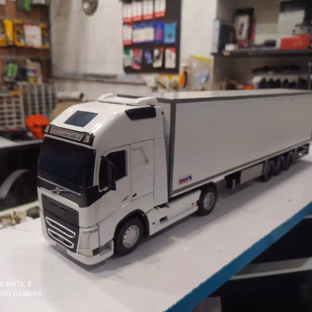 ماکت مقیاس 1به 32 ولوو اف اچ 500با یخچال