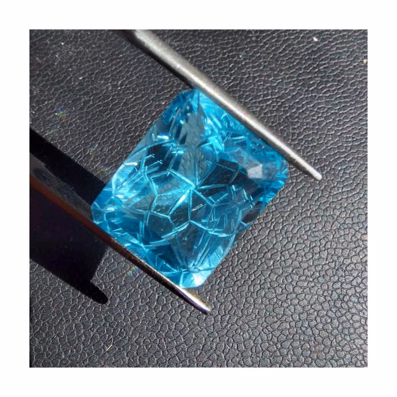 سنگ توپاز سوئیسی طبیعی 