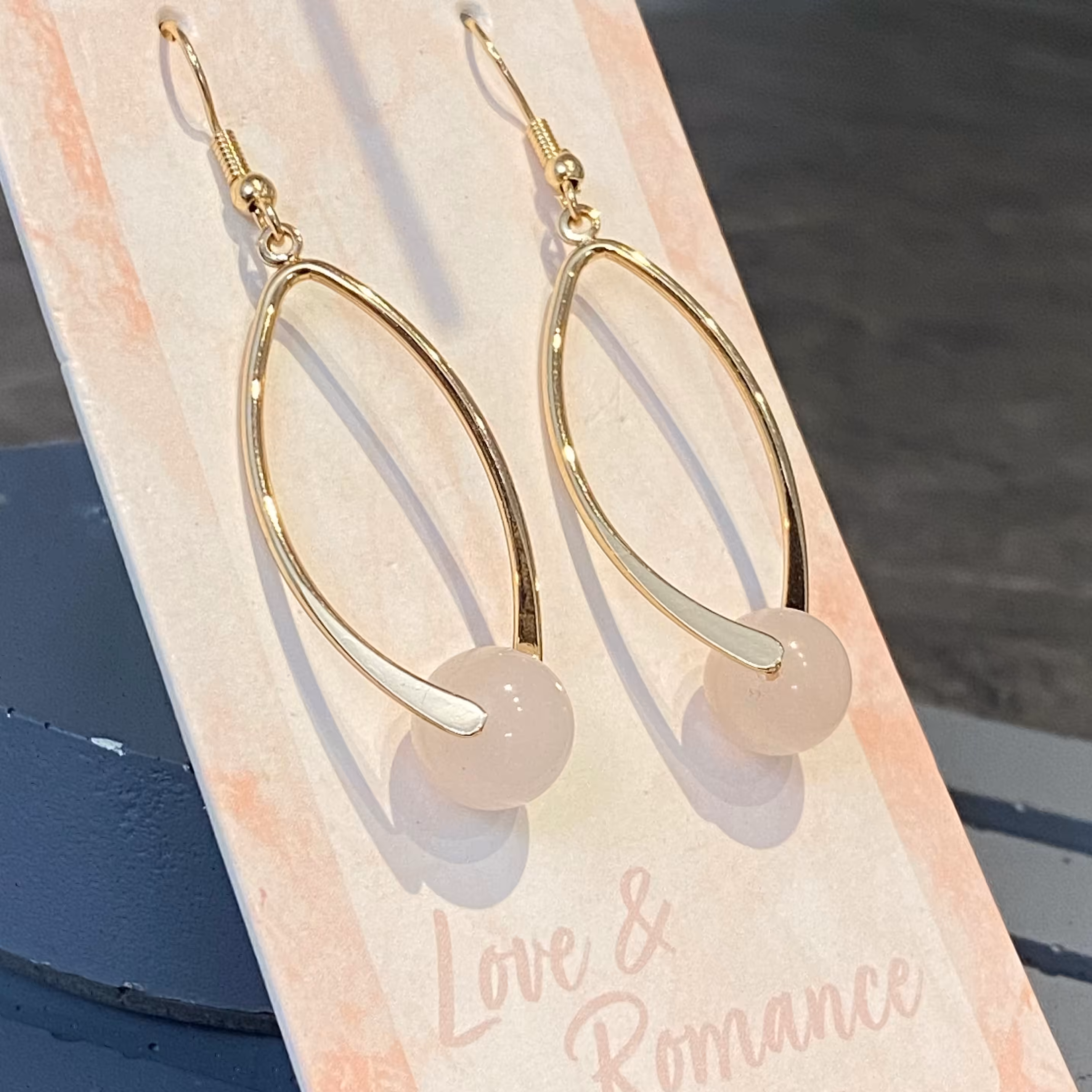 گوشواره ی زیبا
وارداتی
رنگ ثابت
ضد حساسیت
مناسب کادو تولد 