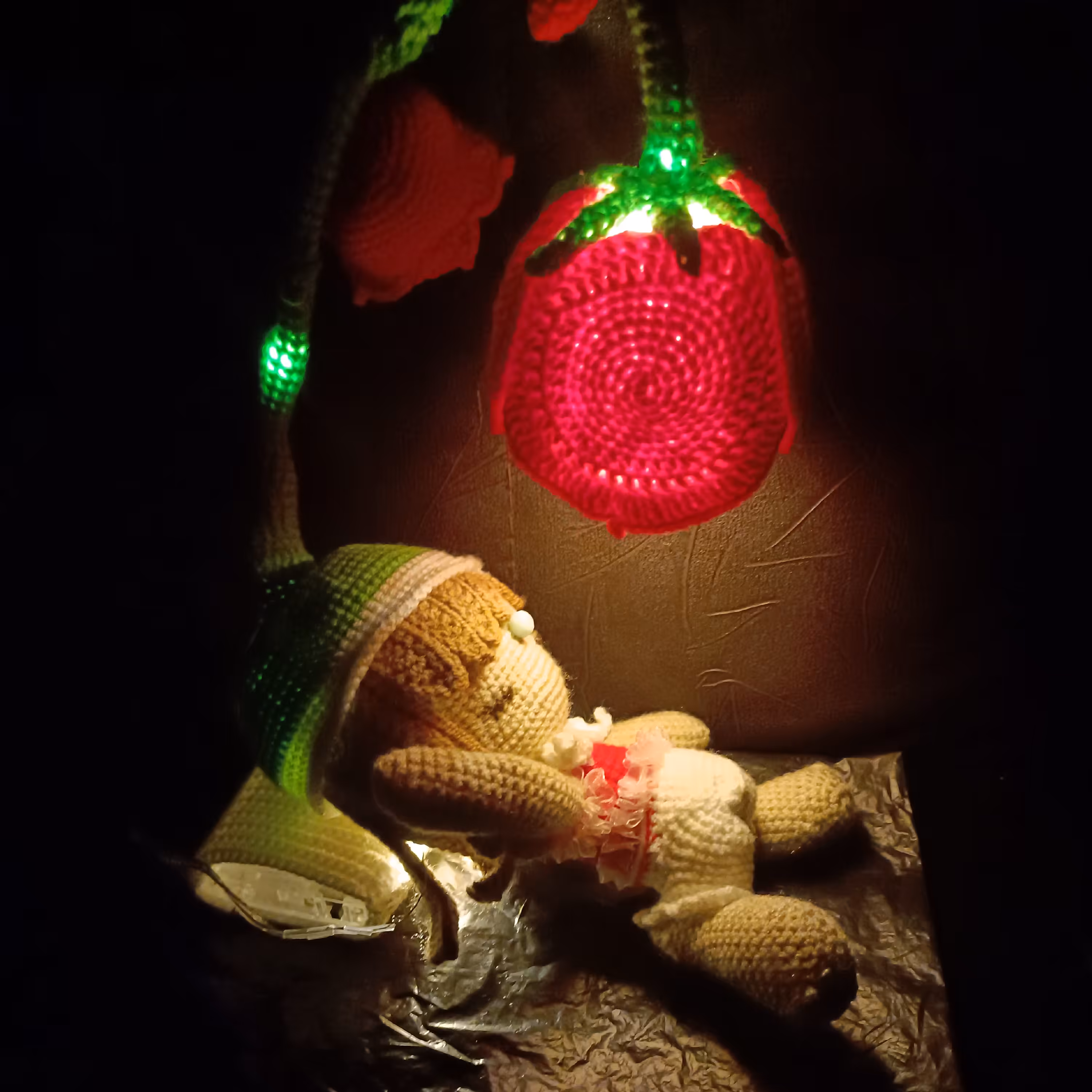 عروسک و چراغ خواب