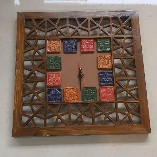 ساعت دیواری چوبی تلفیق کاشی ساعت سنتی  تحویل در باربری مقصد 