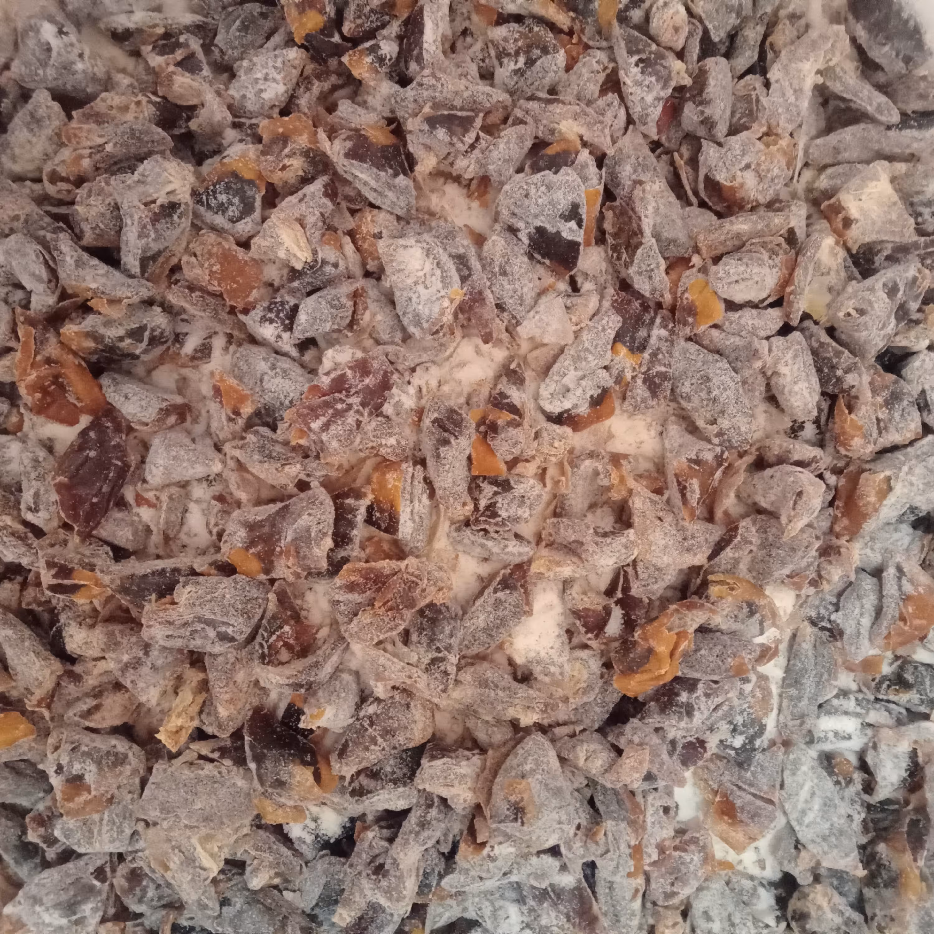 چیپس خرما  فراوری شده با اردبرنج تازه و بسیار خوشمزه