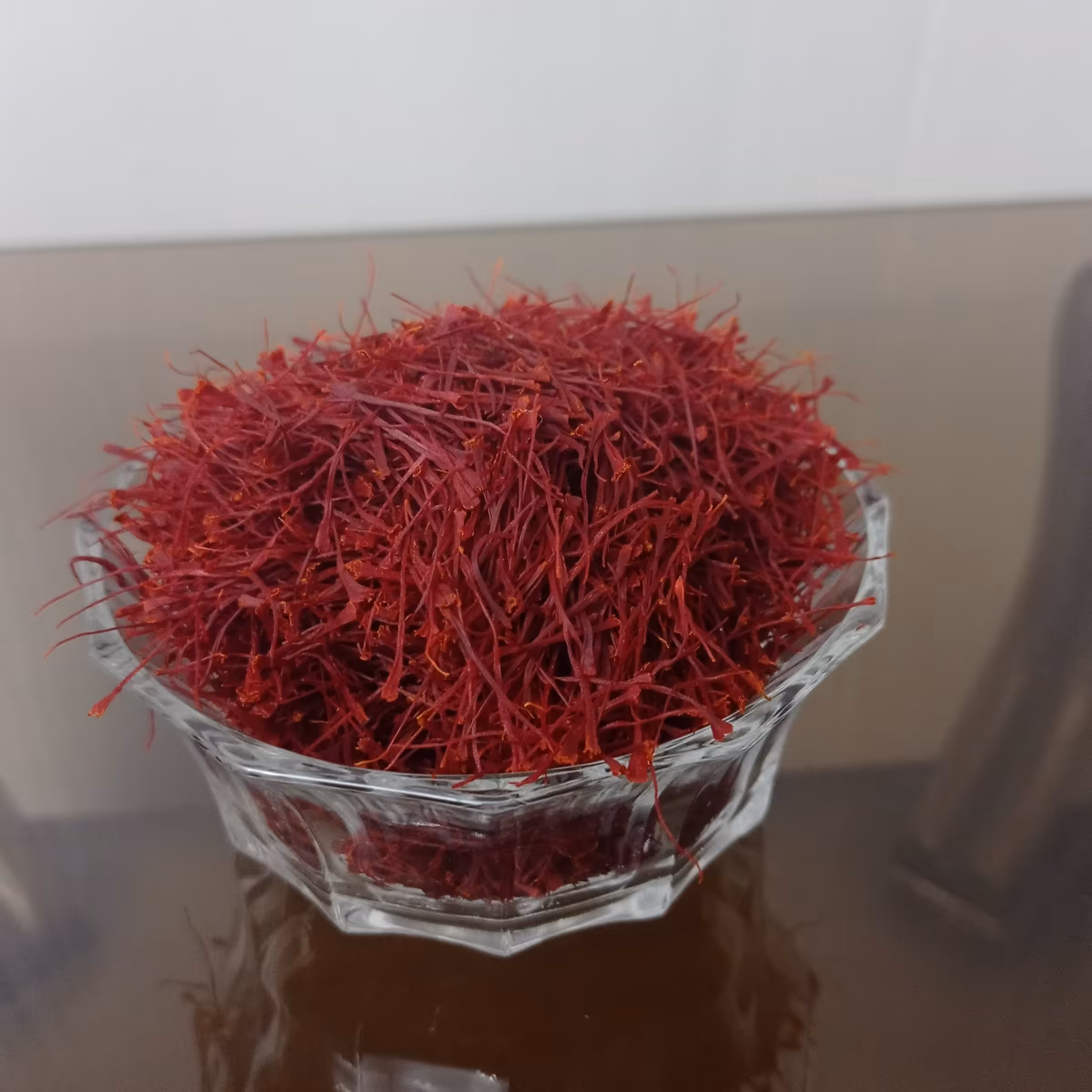 زعفران نگین بارنگ وعطر عالی دربسته های 2 گرمی