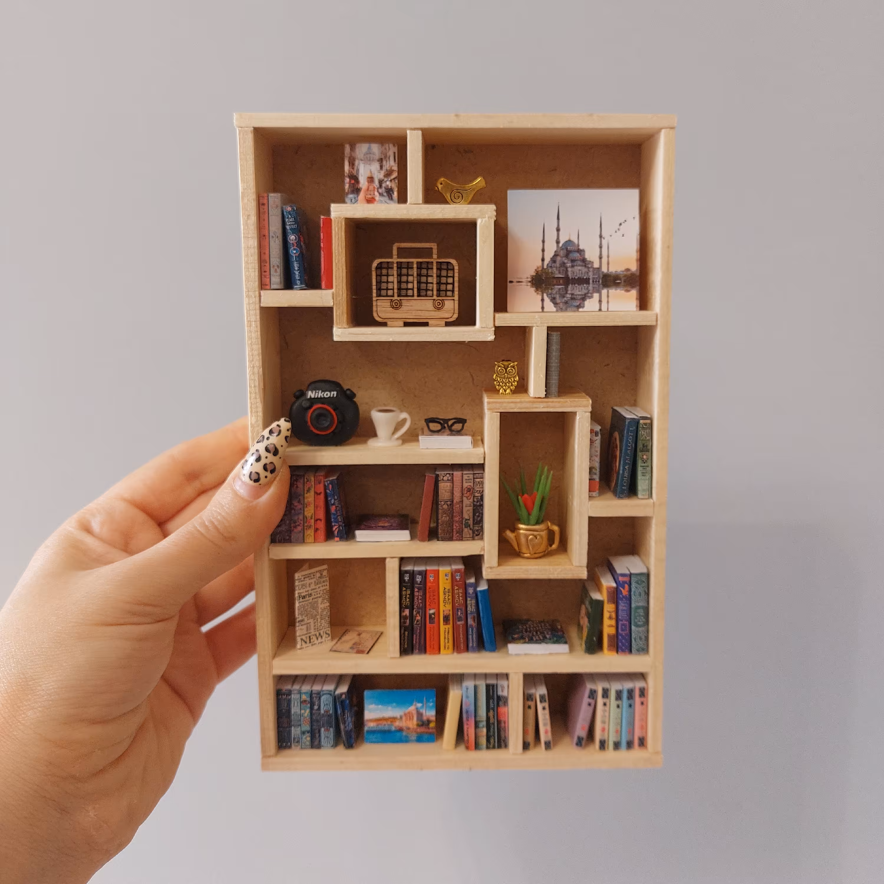 کتابخانه مینیاتوری دستساز  یک قاب دکوری 