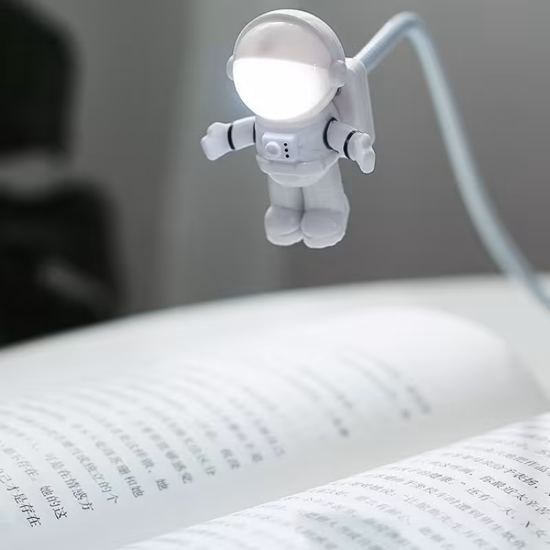 چراغ مطالعه فضانورد 