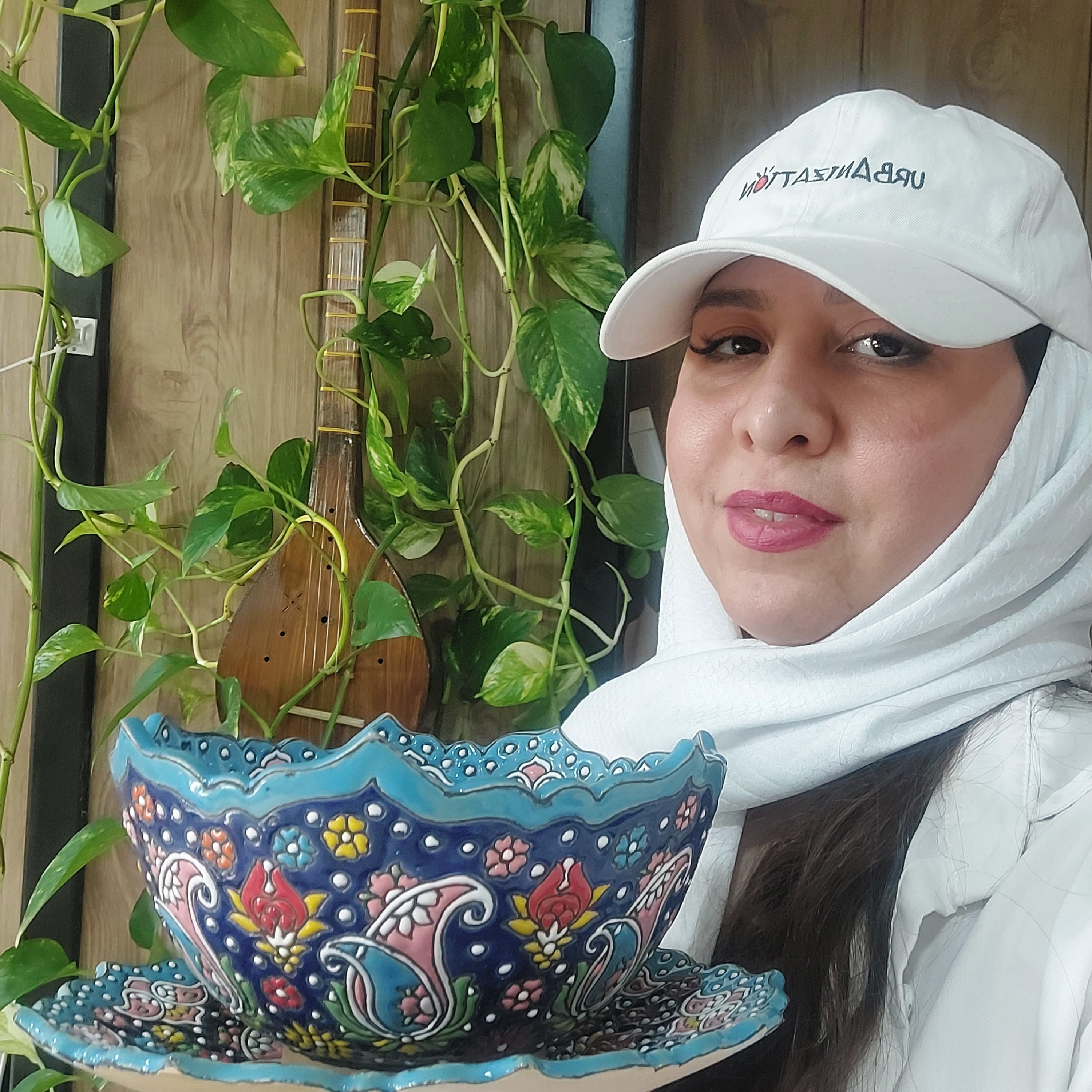کاسه بشقاب مینا روی سفال. کیفیت بالا .رنگ آبی فیروزه ای .طرح بته جقه.وزن سبک.لعاب بدون سرب