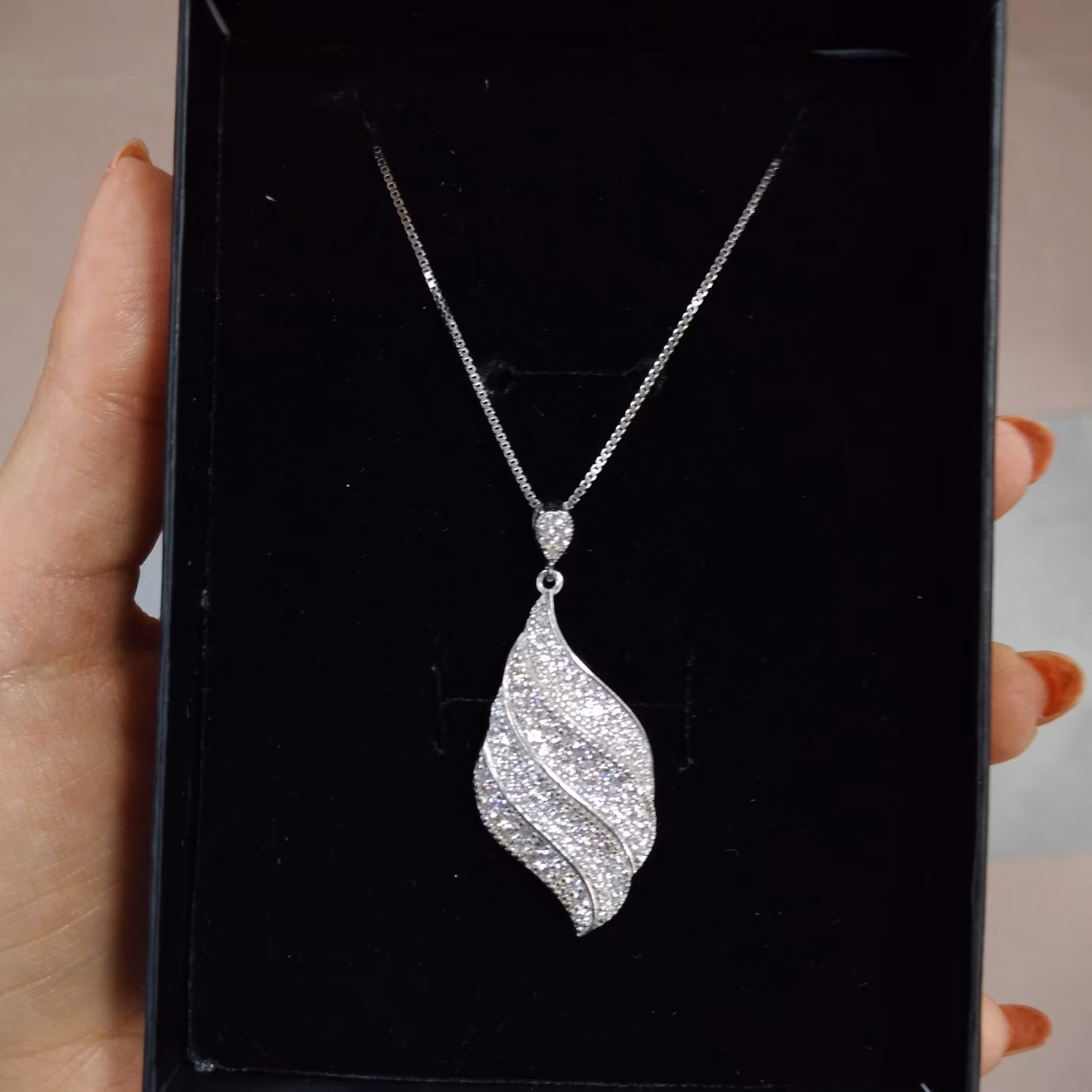 گردنبند نقره زنانه حلزونی زنجیر ونیزی 030 ضخامت متوسط عیار 925و آبکاری طلا سفید 