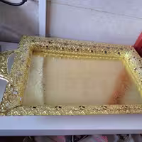 سینی پذیرایی کف طرح دار دودسته پایه داربرنددیانا رنگ طلایی 