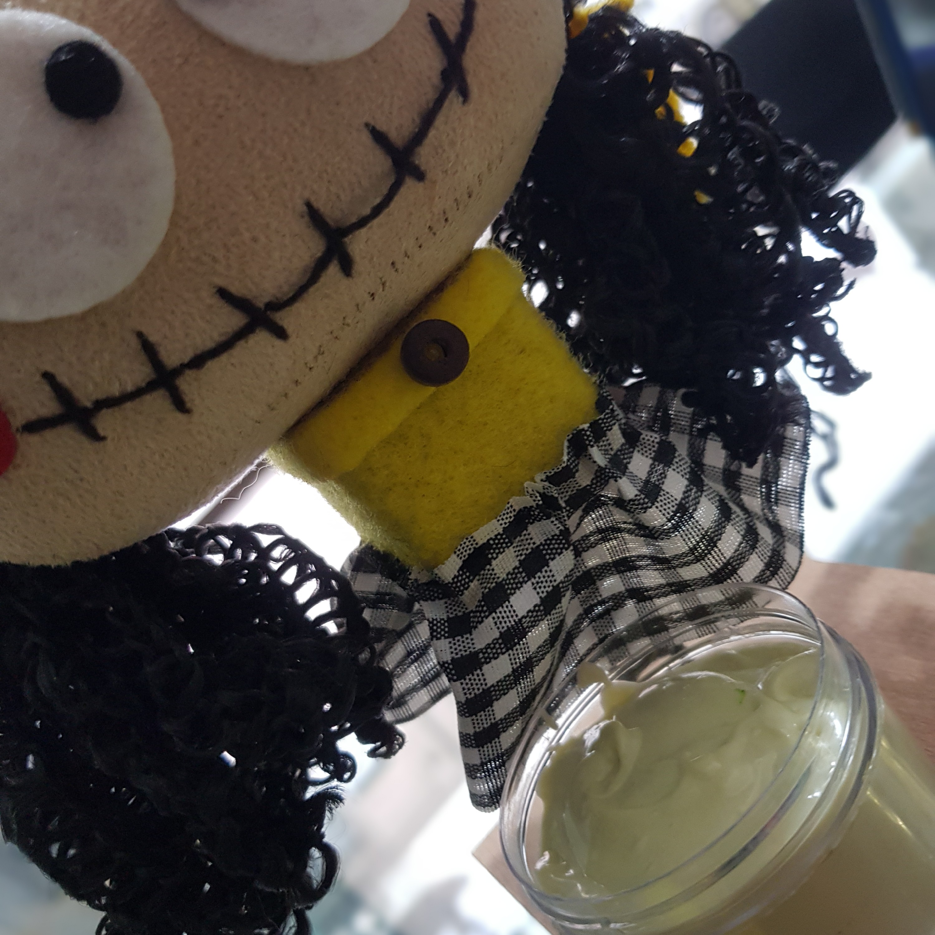 کرم رازیانه فوق العاده نرم کننده و لطیف کننده دست و صورت مختص بانوان