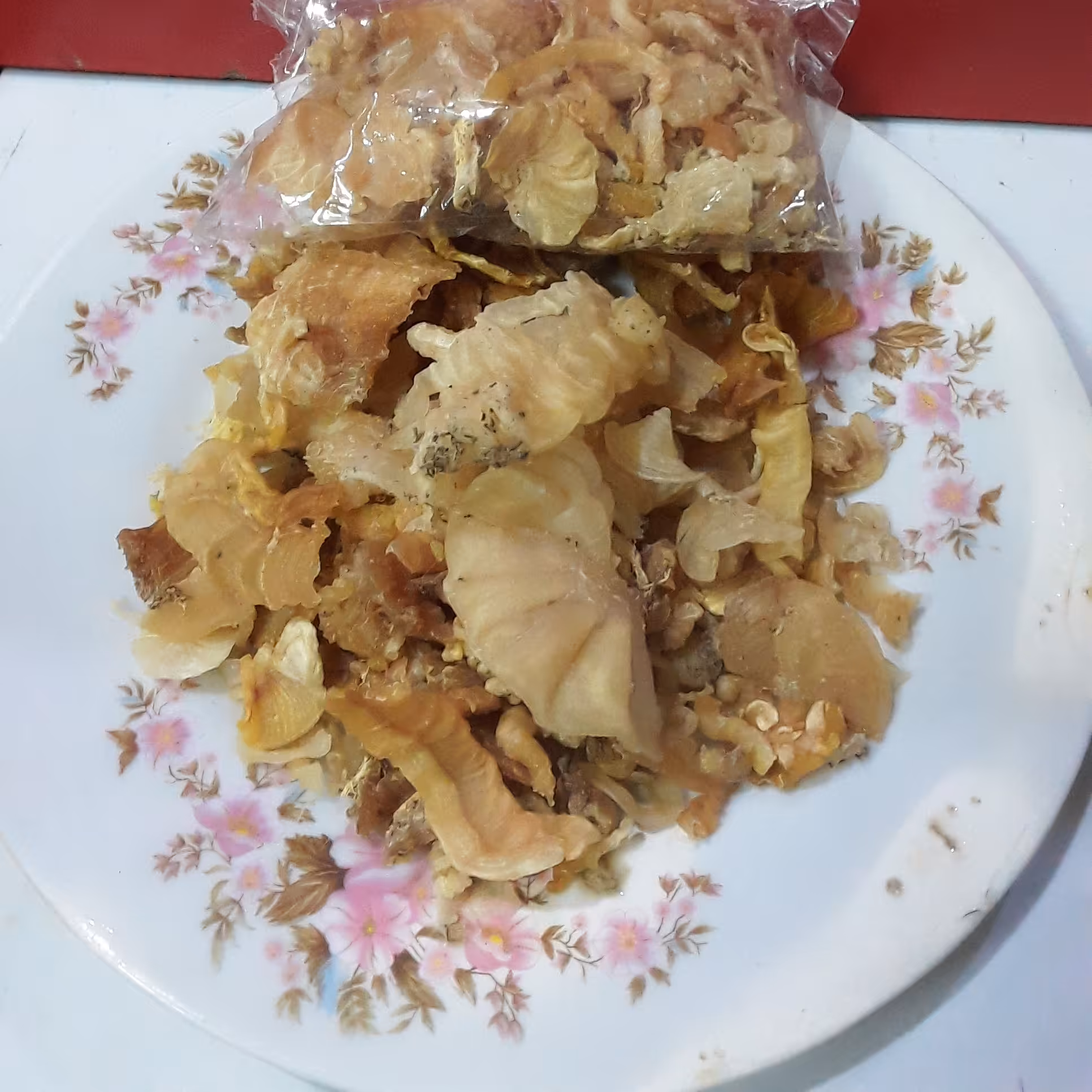 کتیرا ی گون کوهی چهارگل چهارمحال وبختیاری(30گرمی)از بهترین نوع کتیراهاست