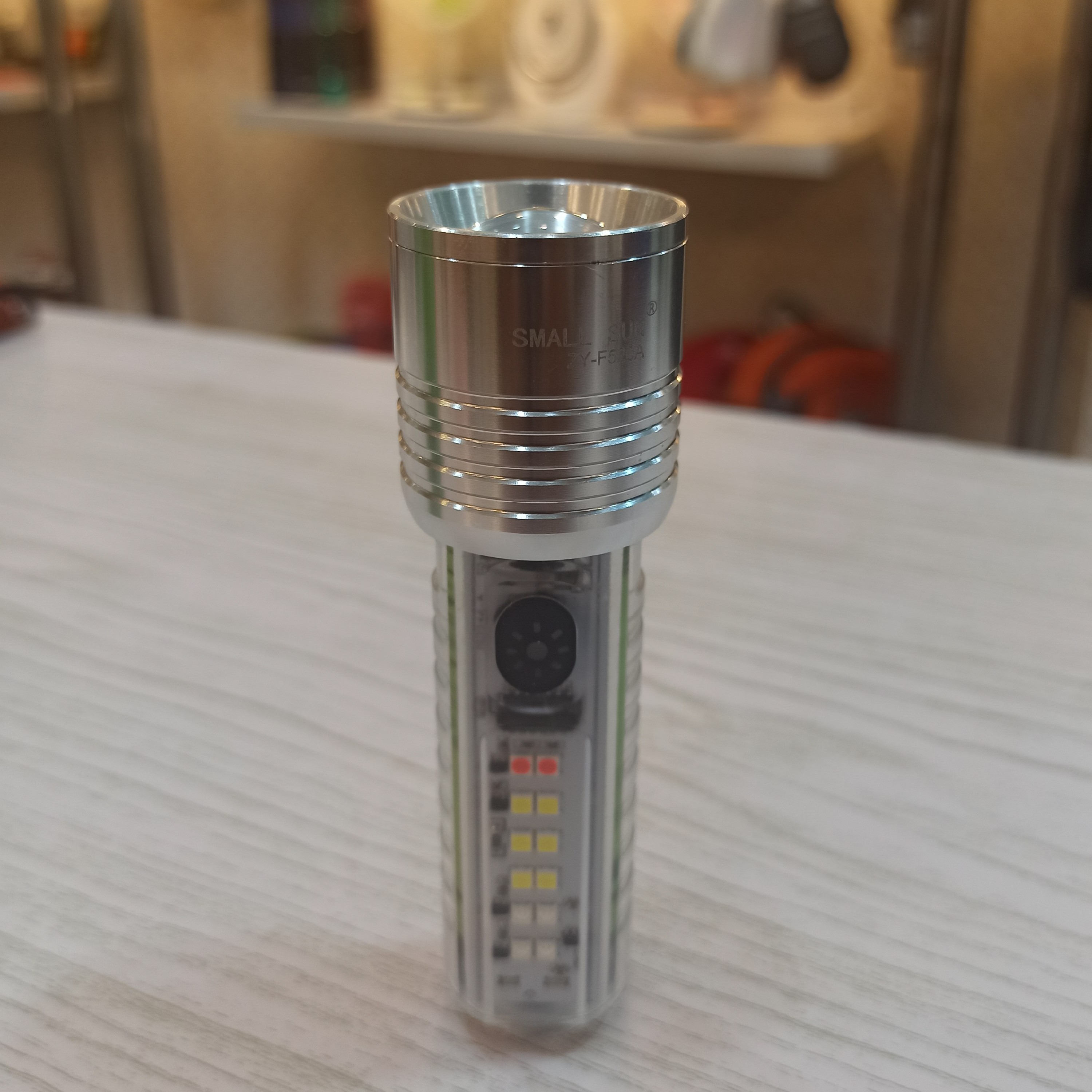 چراغ قوه اسمال سان uv دار و زوم دار