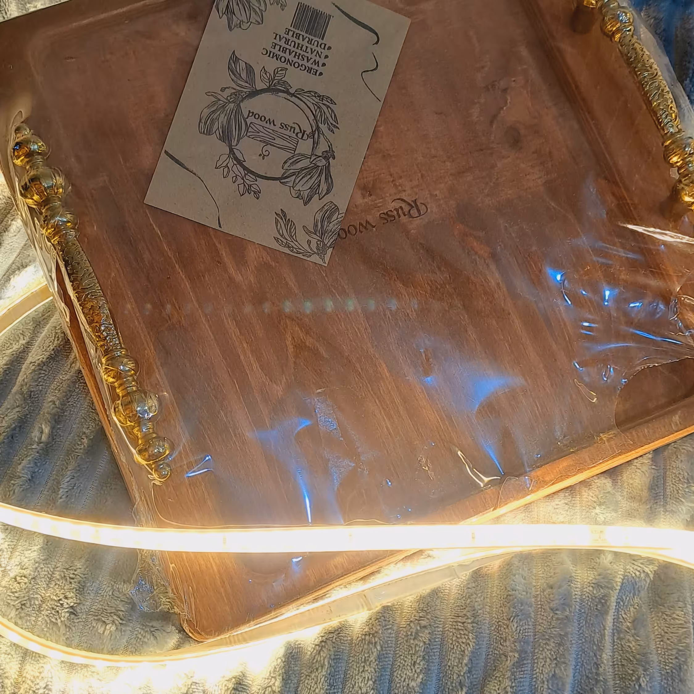 سینی چوبی کوچک در رنگ  قهوه ای 