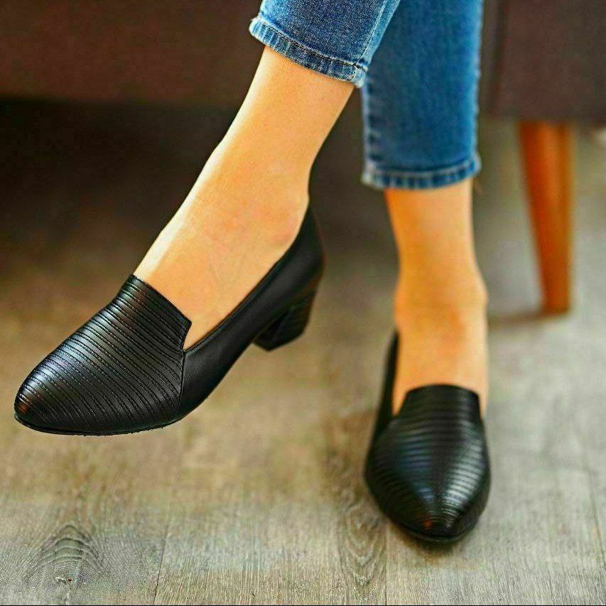 مجلسی
کد 220
نیم سایز کوچک
پاخور عالی
پاشنه 5 سانت
size36ta41
