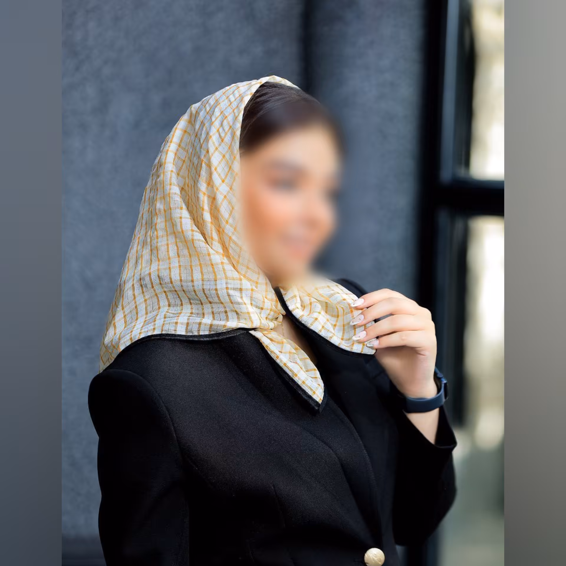 مینی اسکارف حریر قواره  70  دور گان دوزی شده طرح چهارخانه