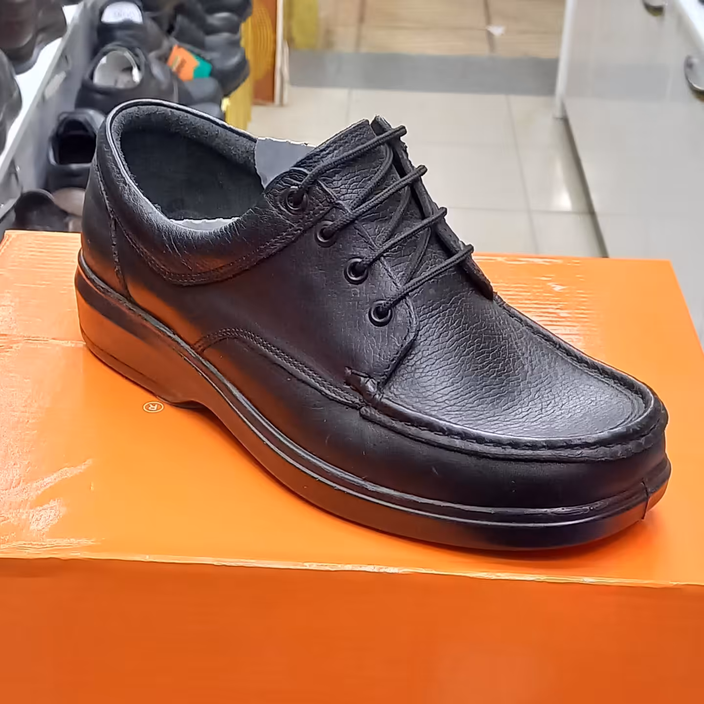 کفش راحتی چرم تبریز.تزریقی