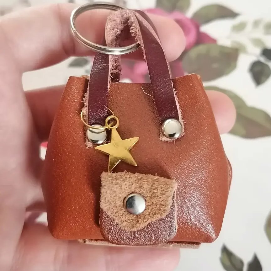 دسته کلید طرح کیف بسیار بامزه وجذاب نسبت به قیمت بسیار باارزش هست