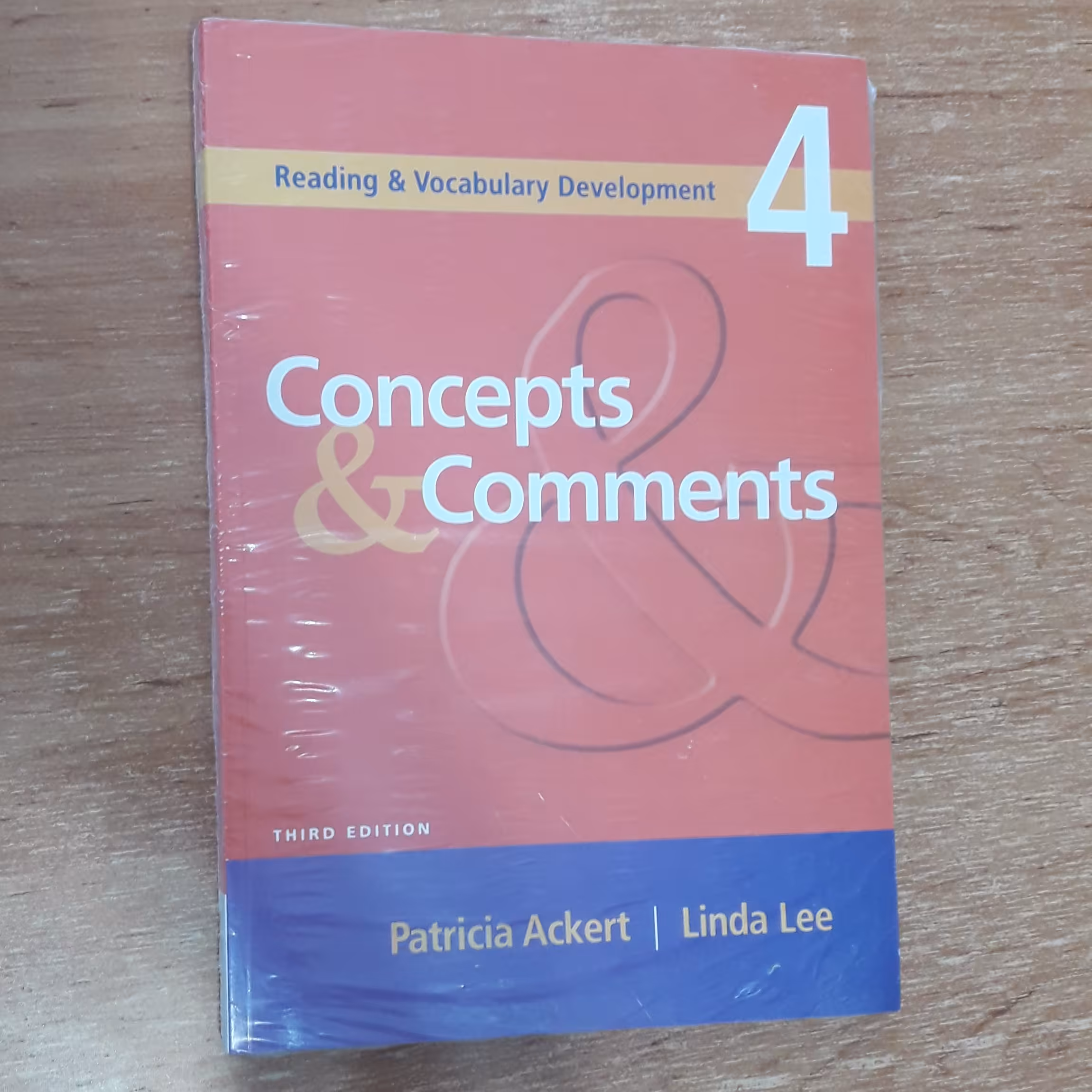 کتاب زبان کانسپت اند کامنتس Concepts and Comments 4 ویرایش 3 همراه با فایل صوتی برای تقویت مهارت ریدینگ