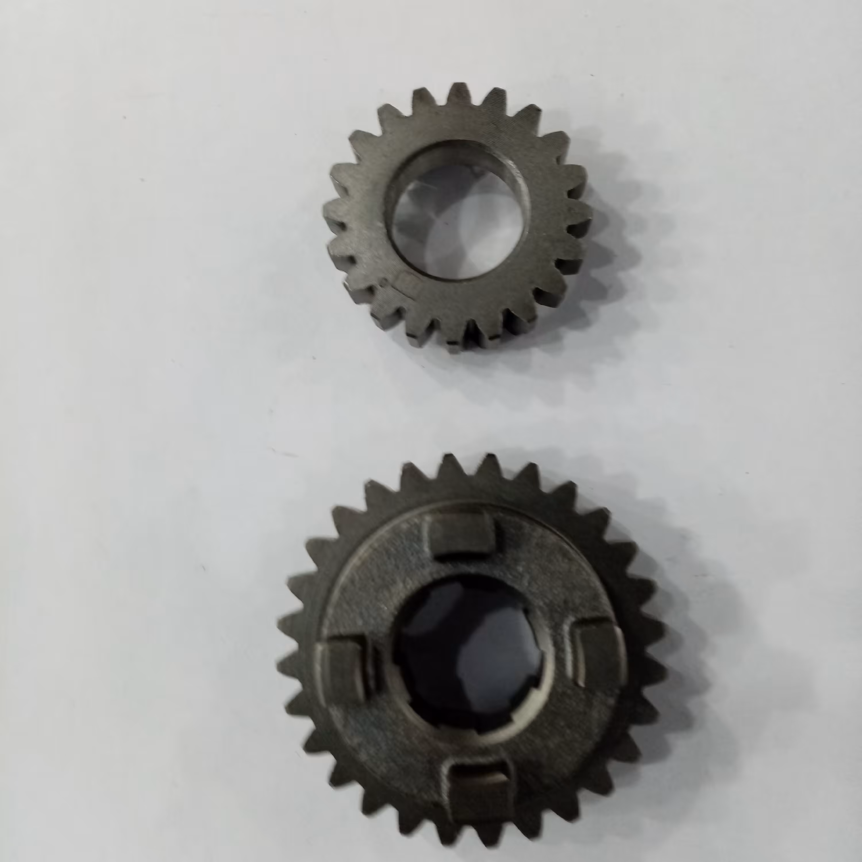 چرخ دنده 3و مقابل گیربکس 5دنده