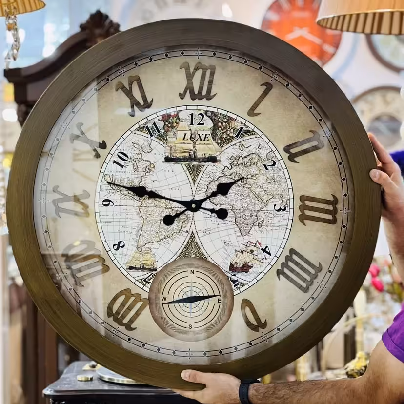 ساعت لوکس چوبی نقشه دار