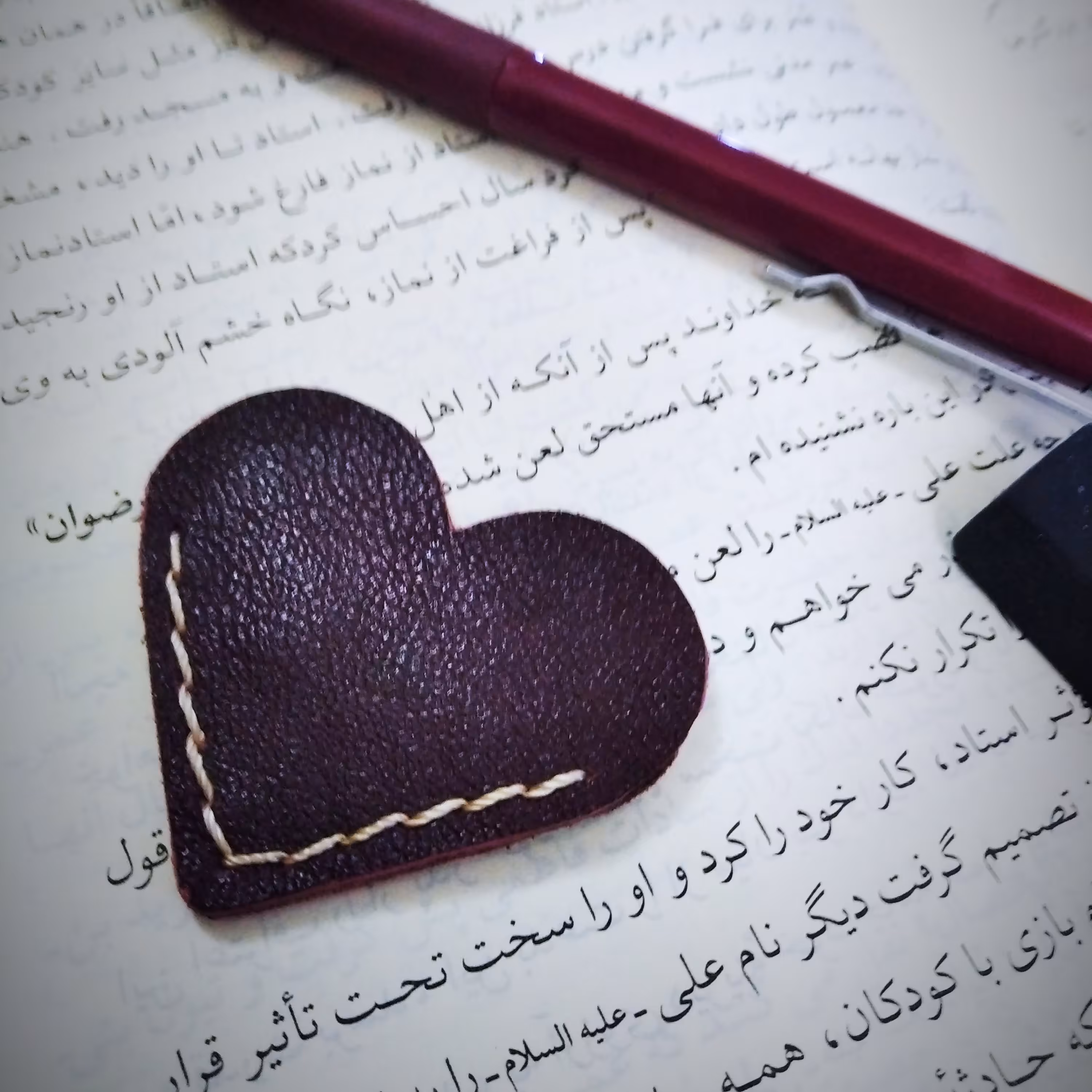 نشانگر  چرمی کتاب طرح دل