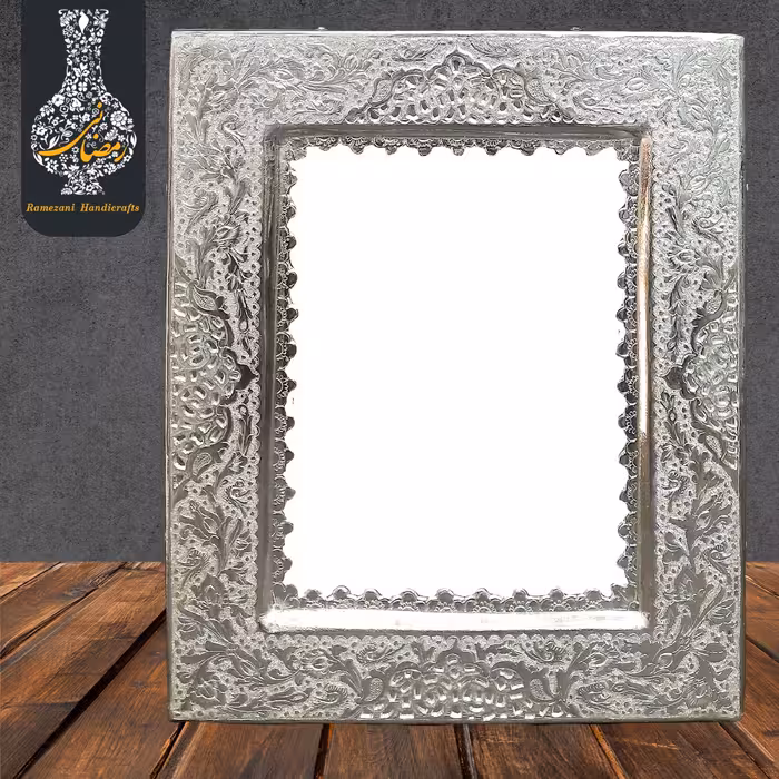 آینه دستساز بدون تاج قلمزنی گل و مرغ  اعلاء و شبکه بُری سفید طرح نقره شماره 1