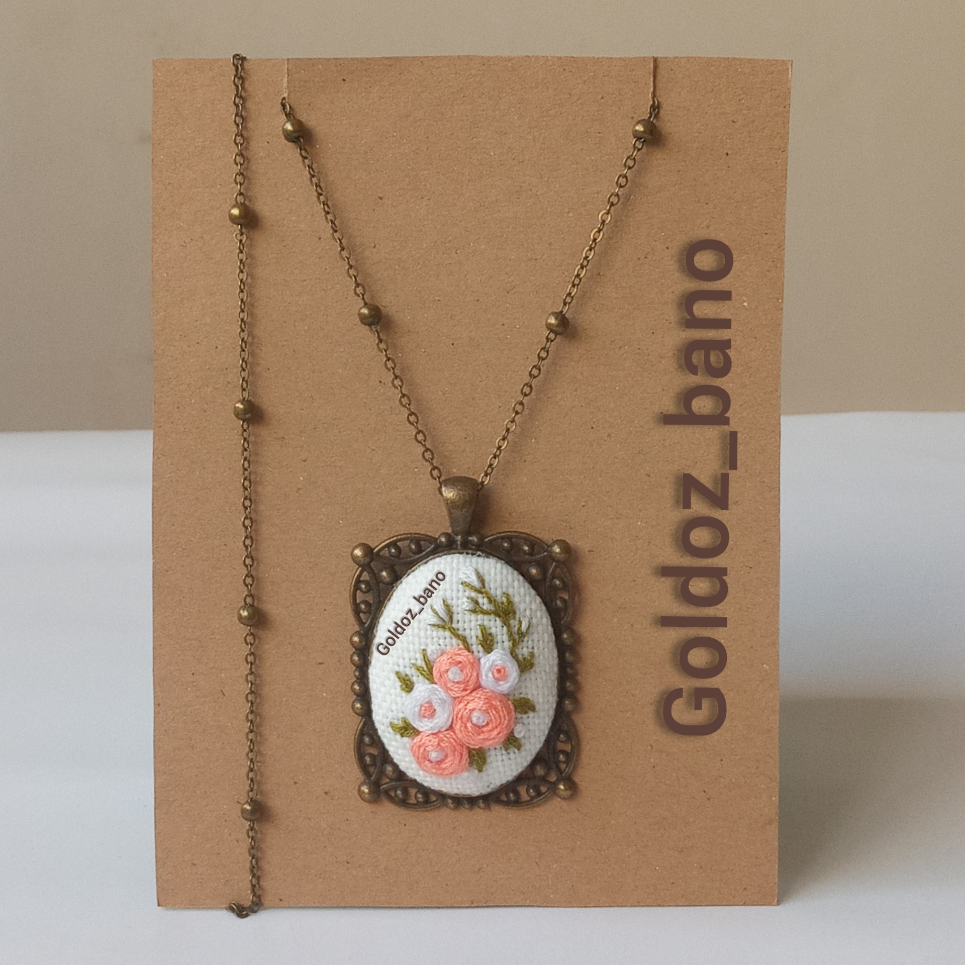 گردنبند گلدوزی رنگ خاص زنانه باکیفیت و تخفیف دار