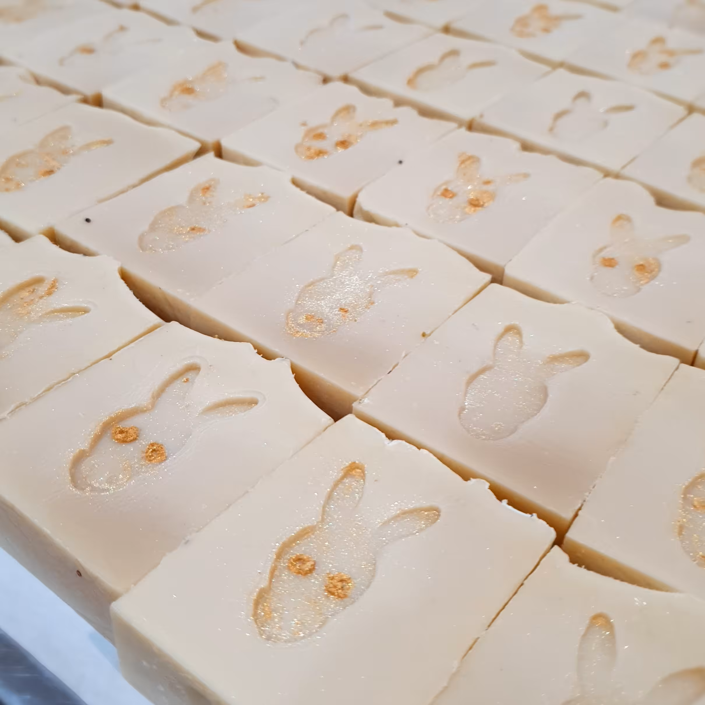 صابون شیر الاغ ،کلاژن ساز و احیا پوست صورت،ضدپیری پوست 