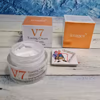 کرم هفت ویتامین، روشن کننده و تغذیه کننده ی پوست مناسب صورت و بدن