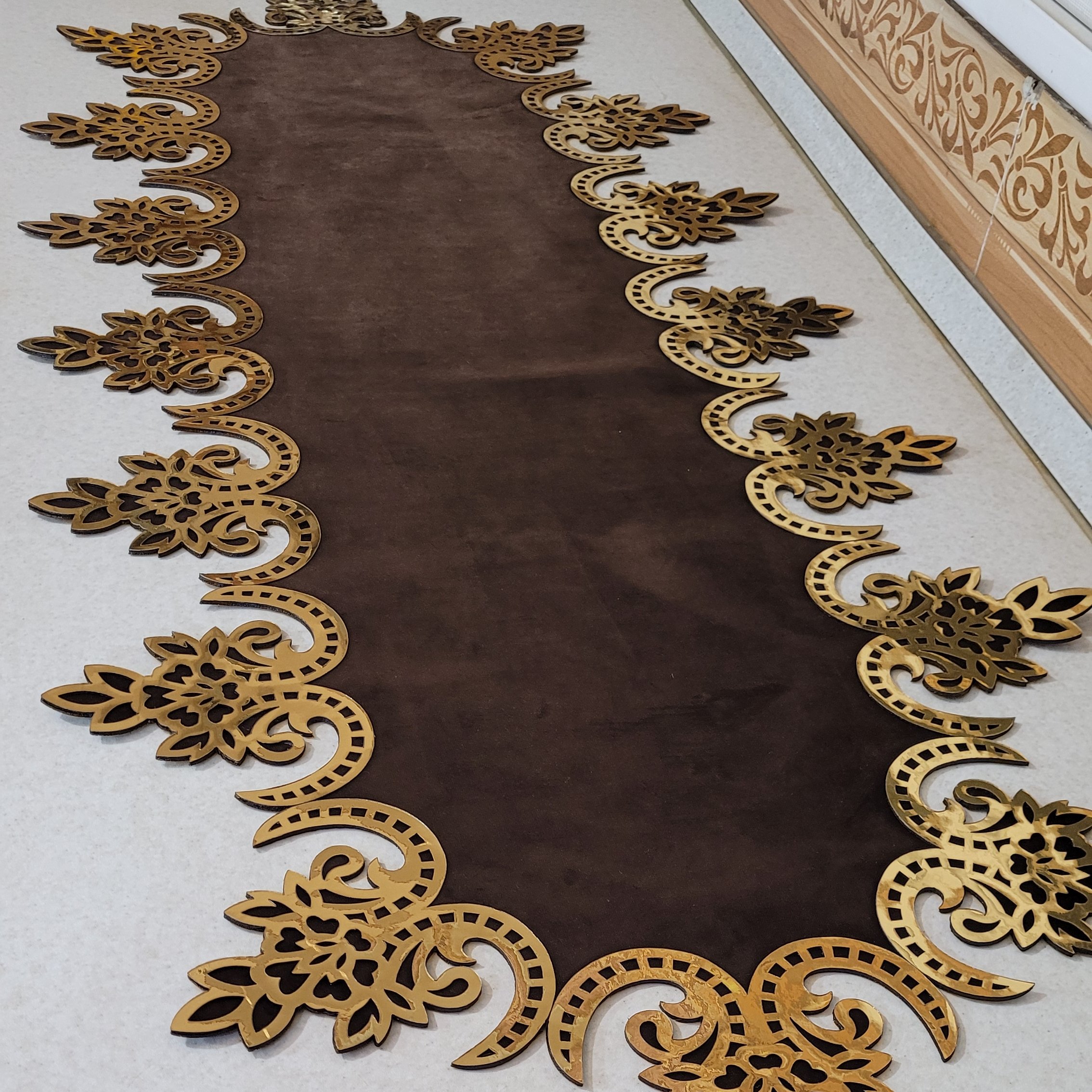 رانر  و  رو اپنی طرح موتیو چرم و مخمل