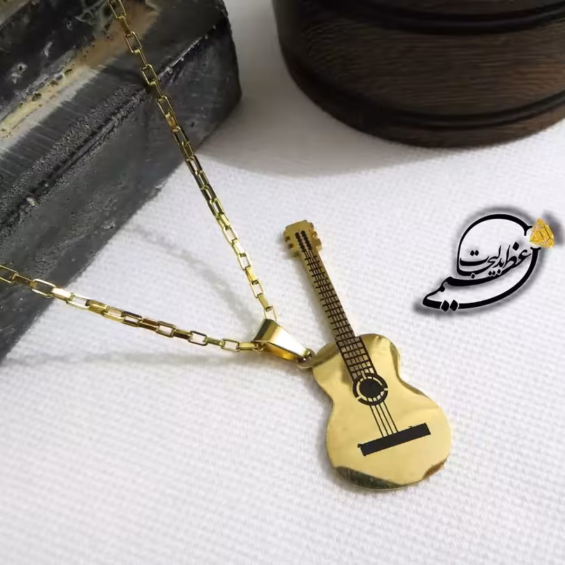 گردنبند با پلاک گیتار استیل رنگ ثابت به همراه زنجیر 60 سانتی