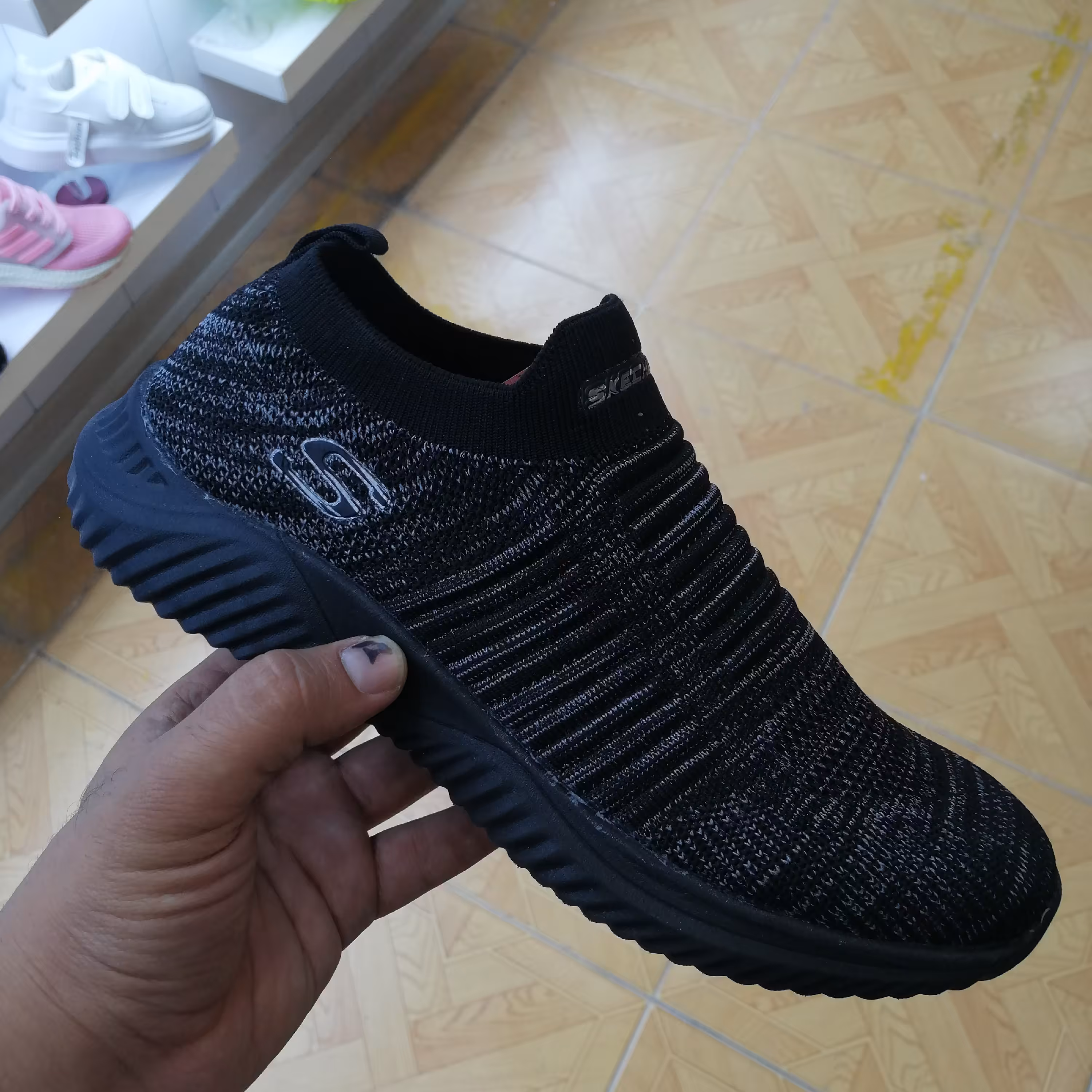 اسکیچرز فول طبی متناسب برای پیاده روی و استایل روزمره