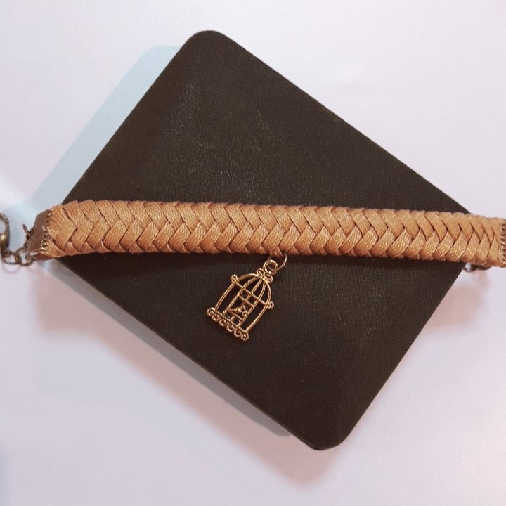 دستبند بافت با آویز مرغ یا حق زیبا و شیک دوروبافت 