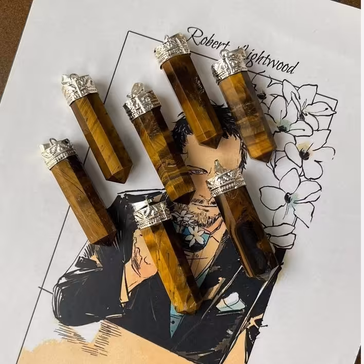 گردنبند سنگ چشم ببر مدادی منشوری  با زنجیر استیل رنگ ثابت یا بند چرم