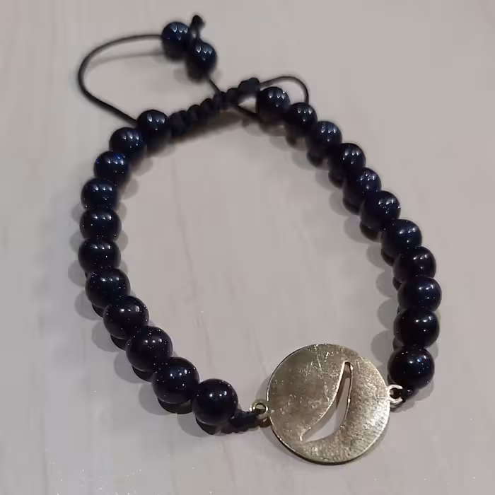 دستبند دلربا سورمه ای و حرف ر