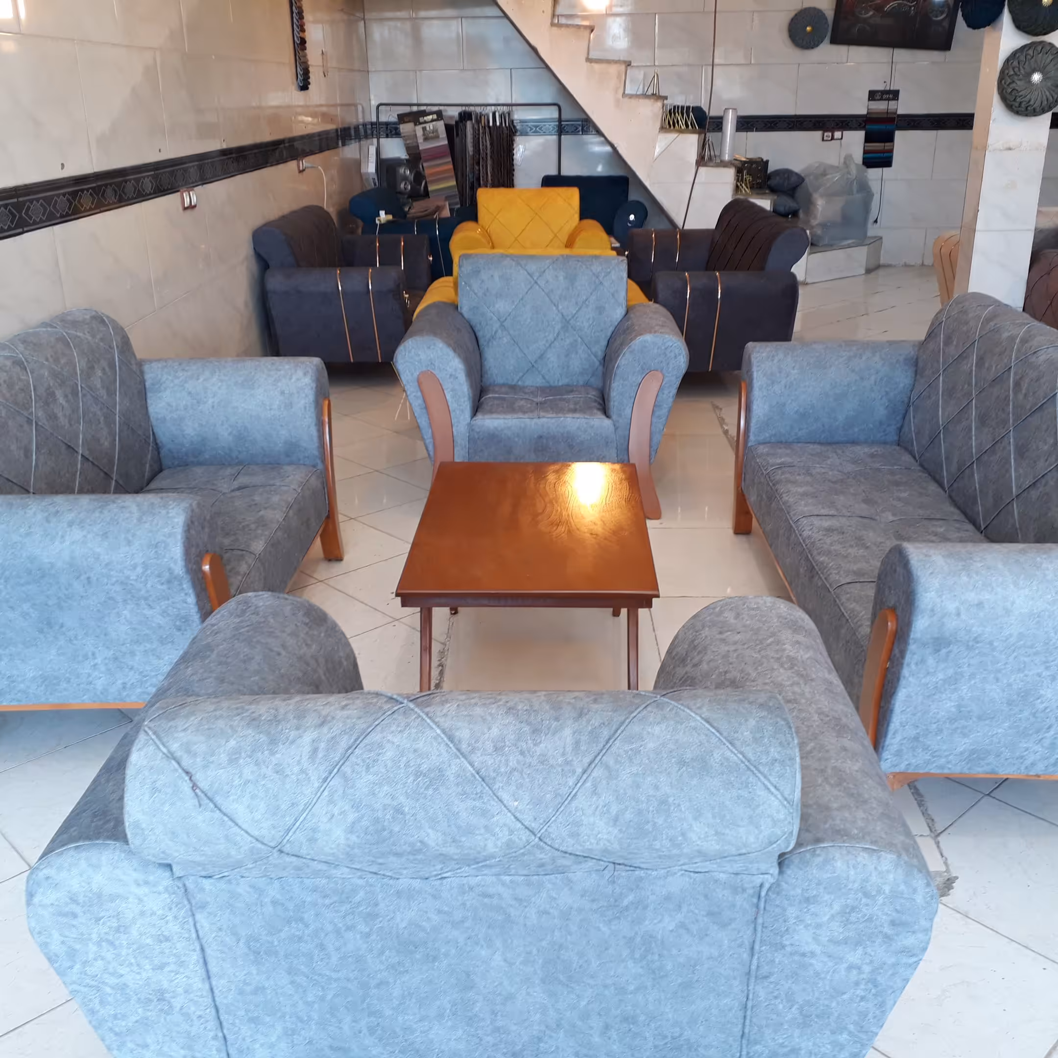 مبل اسکارلت راحتی سرو