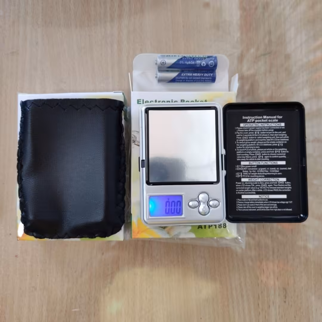 ترازو دیجیتال 200 گرمی جواهری ، کیف چرمی .