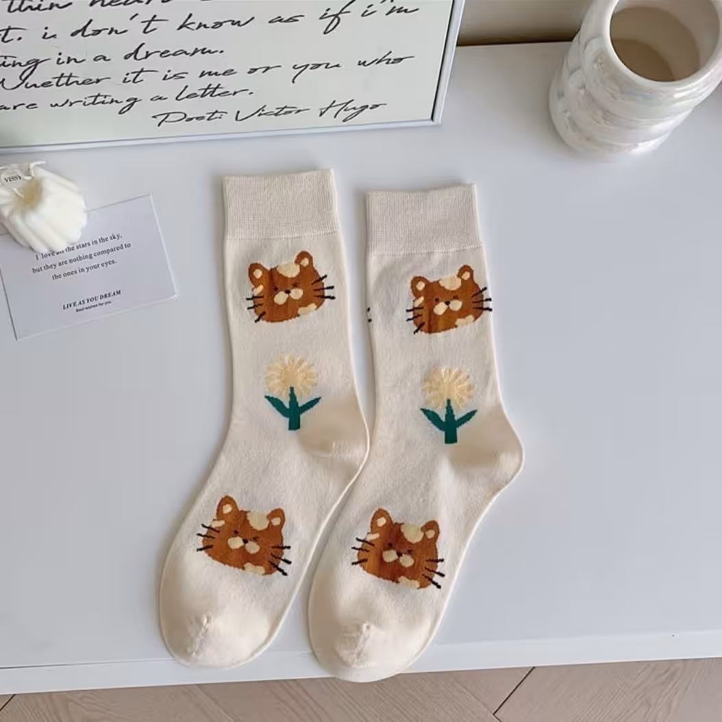 جوراب نخ پنبه طرح دار رنگ کرم ساق بلند جنس و کیفیت عالی سایز از  37 تا 42 