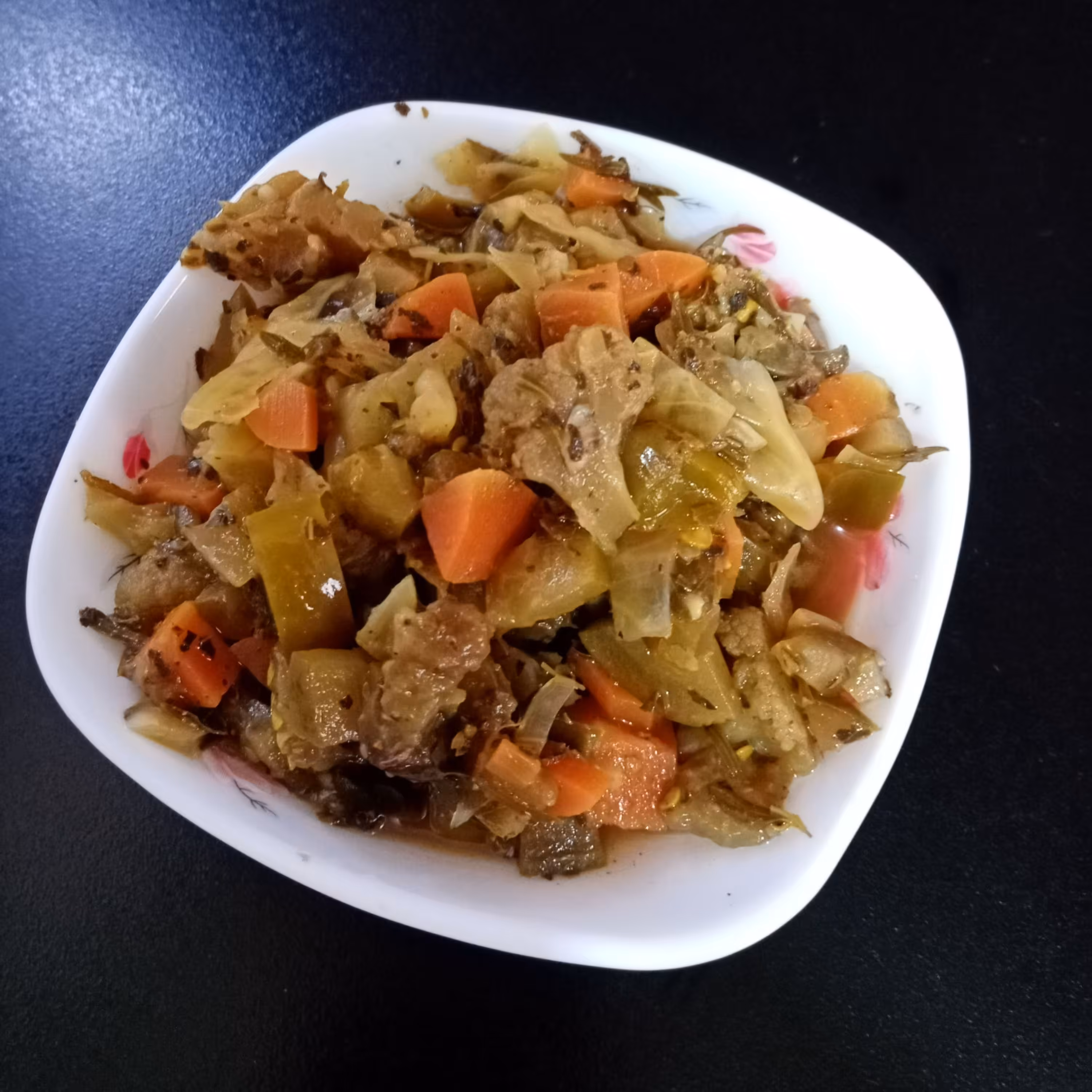 ترشی مخلوط سالادی خانگی باکیفیت و طعم عالی پانصد گرمی