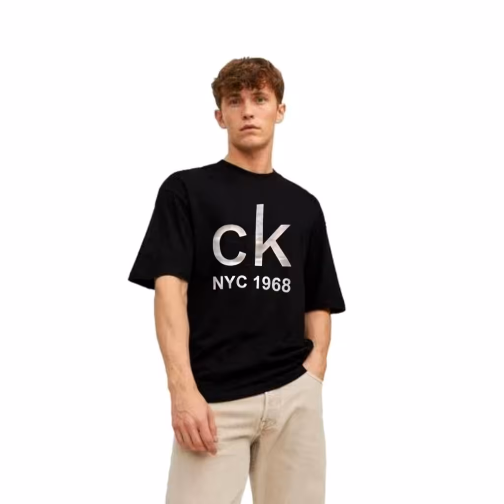  تیشرت مشکی پسرانه دخترانه اسپرت محرم و45و50و55و60و65جنس پنبه هرروزب سراسر کشور کیفیت عالی  در 2طرح ورق بزن