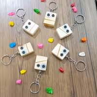 جاکلیدی آویز ربات چوبی کوچک