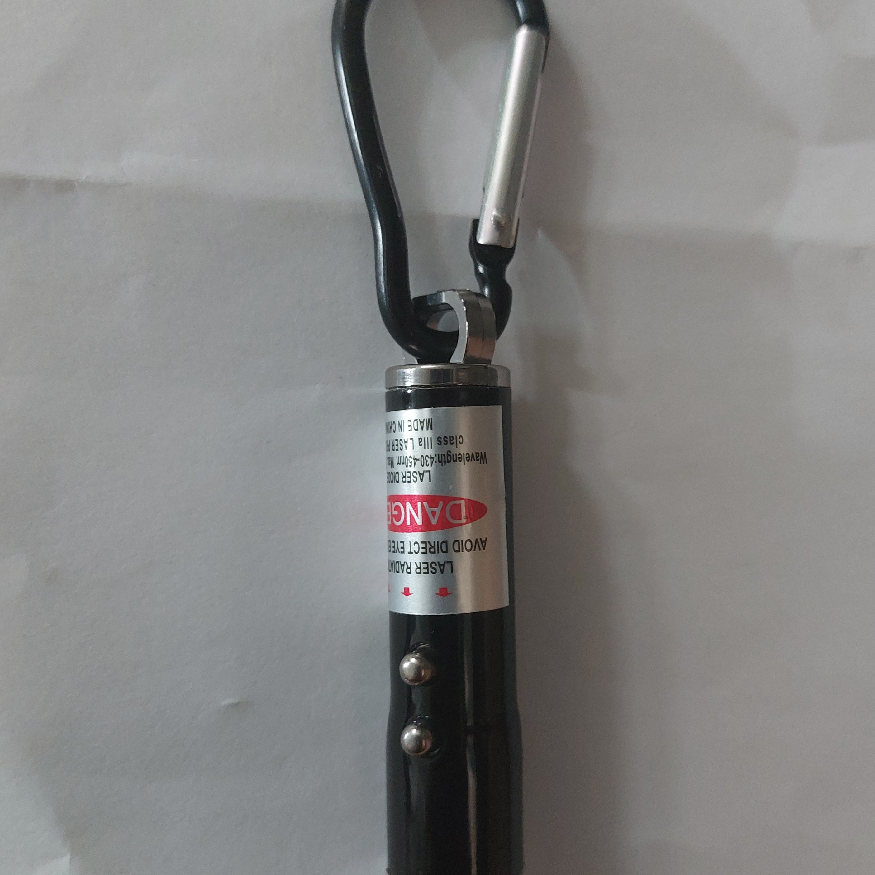 لیزر سه حالت رنگ مشکی به همراه باتری  با کیفیت در فروشگاه مسترهانتر