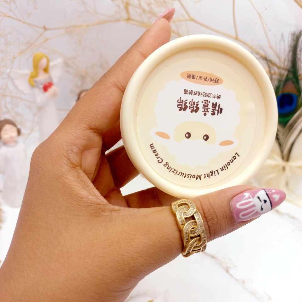 کرم کاسه ای صورت مرطوب کننده لانولین شیر گوسفند یانگمی YANGMEI     