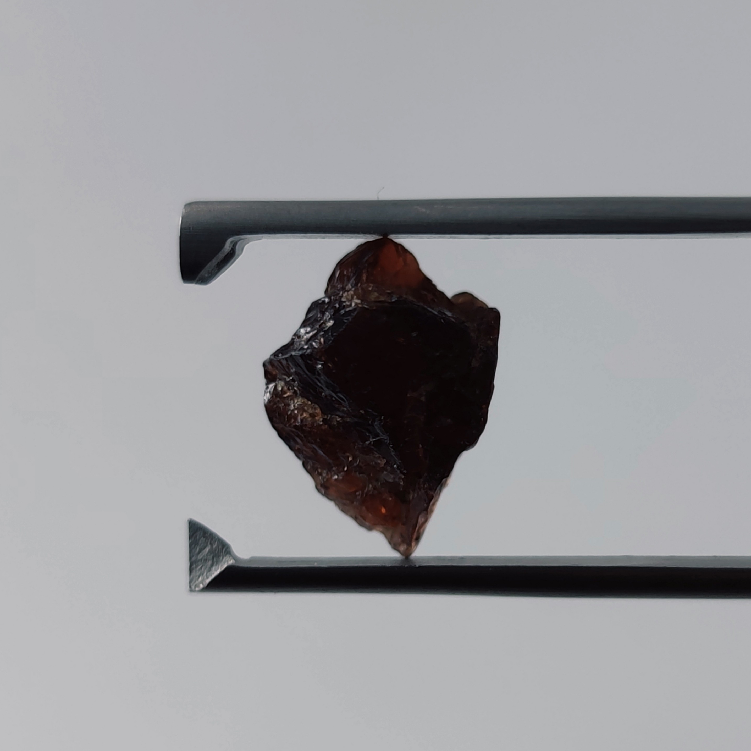 راف سنگ گارنت سرخ ( آلماندین ) معدنی و طبیعی            