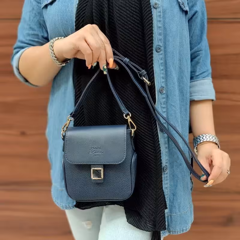  پاسپورتی سایز 15در17
6رنگ
کیفیت دوخت عالی
 بسیار  سبک 
آستر خارجی
جنس شرانگ
 دوشی و دستی