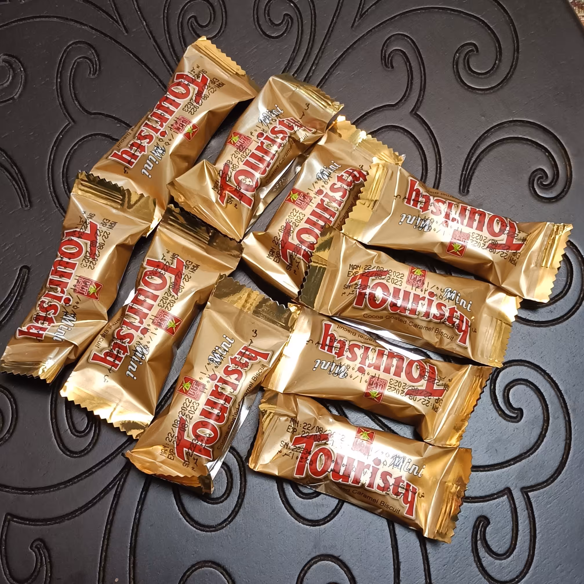 شکلات بیسکویتی با روکش کاکائو آناتا خوشمزه و با کیفیت 500 گرمی آجیل و خشکبار مهران